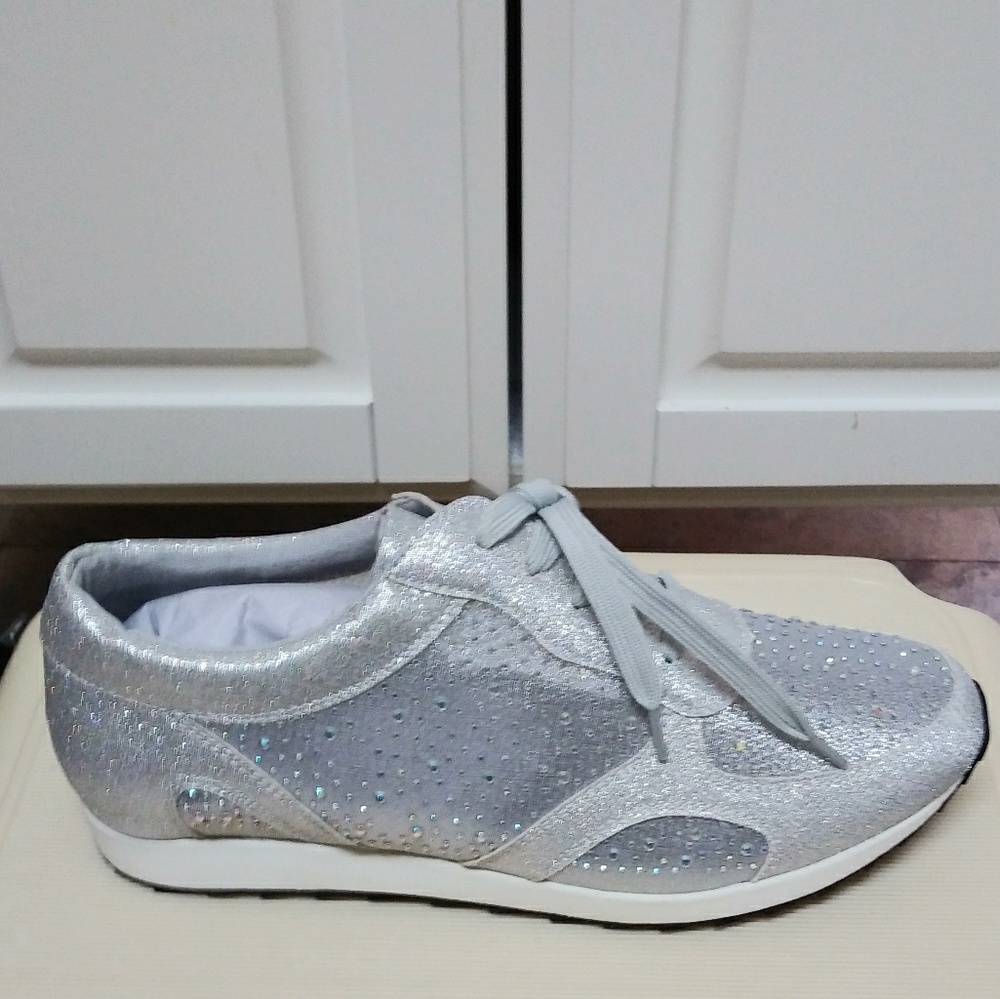 New WOMEN'S RHINESTONE STUDDED FASHION SNEAKER